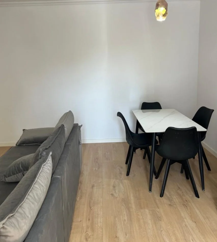 Tirane, jap me qera apartament 2+1+Ballkon Kati 2, 82 m² 950 € (fortuzi)