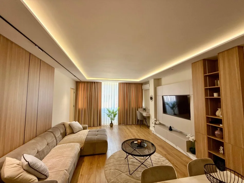 Tirane, jepet me qera apartament 1+1 Kati 8, 70 m² 850 € (Rruga e Kavajes)