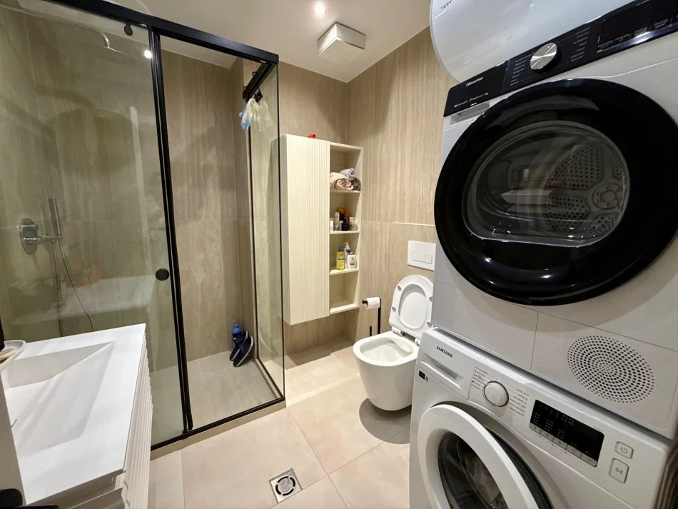 Tirane, jepet me qera apartament 1+1 Kati 8, 70 m² 850 € (Rruga e Kavajes)