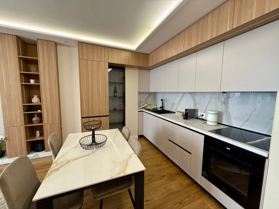 Tirane, jepet me qera apartament 1+1 Kati 8, 70 m² 850 € (Rruga e Kavajes)