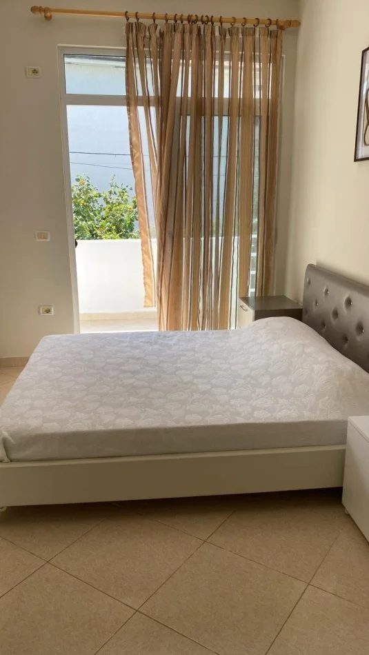 Tirane, jap me qera apartament 1+1+Ballkon Kati 3, 73 m² 450 € (dalip topi)