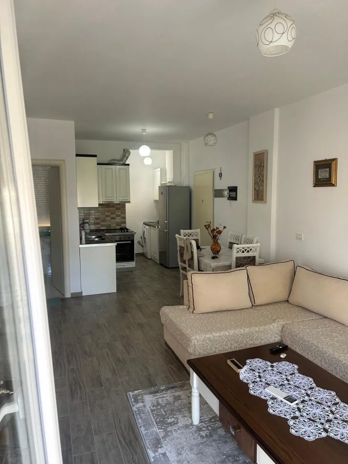 Durres, jepet me qera apartament 2+1+Ballkon Kati 2, 80 m² (Gjiri i Lalzit)