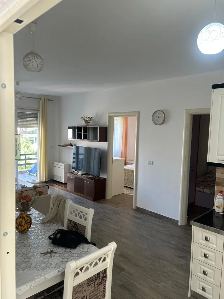 Durres, jepet me qera apartament 2+1+Ballkon Kati 2, 80 m² (Gjiri i Lalzit)