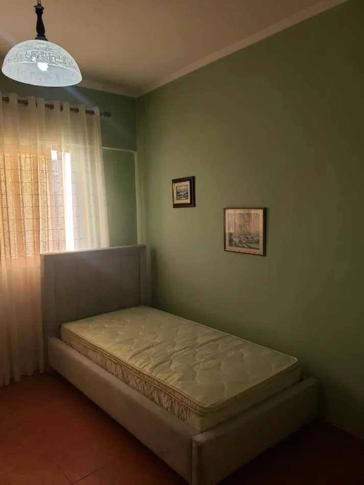 Tirane, jepet me qera apartament 1+1+Ballkon Kati 9, 105 m² 650 € (RRUGA TISH DAIJA, KOMUNA E PARISIT)