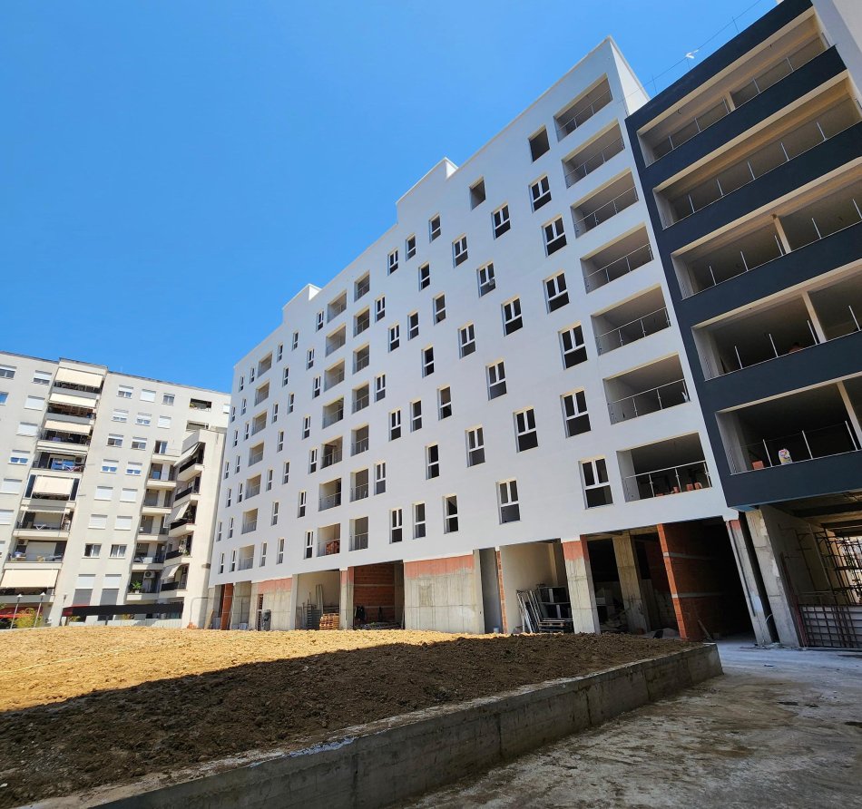 SHITET :✅️ ULTRA 🏘 Apartament 2+1+2wc & 2 Ballkone + Garderobë (📍Kompleksi Kika 3 ) 💫 - Komuna Parisit 120 m² Çmimi 328K. 🧭`