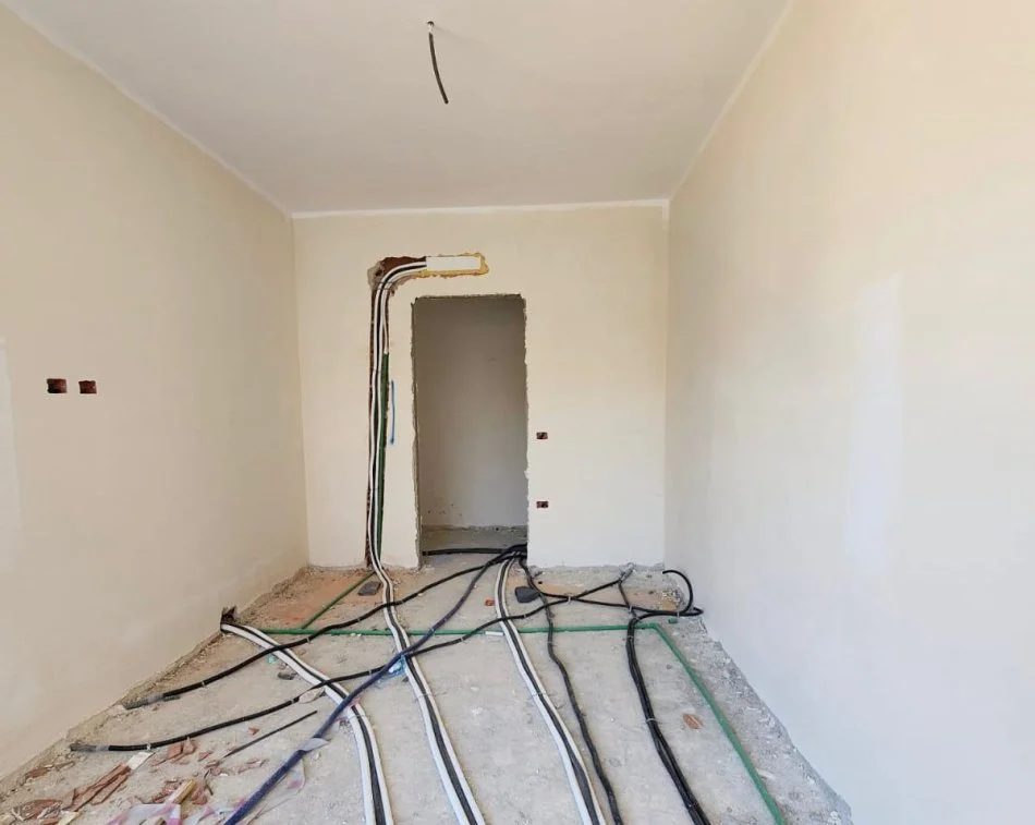 SHITET :✅️ ULTRA 🏘 Apartament 2+1+2wc & 2 Ballkone + Garderobë (📍Kompleksi Kika 3 ) 💫 - Komuna Parisit 120 m² Çmimi 312,000€ 🧭`