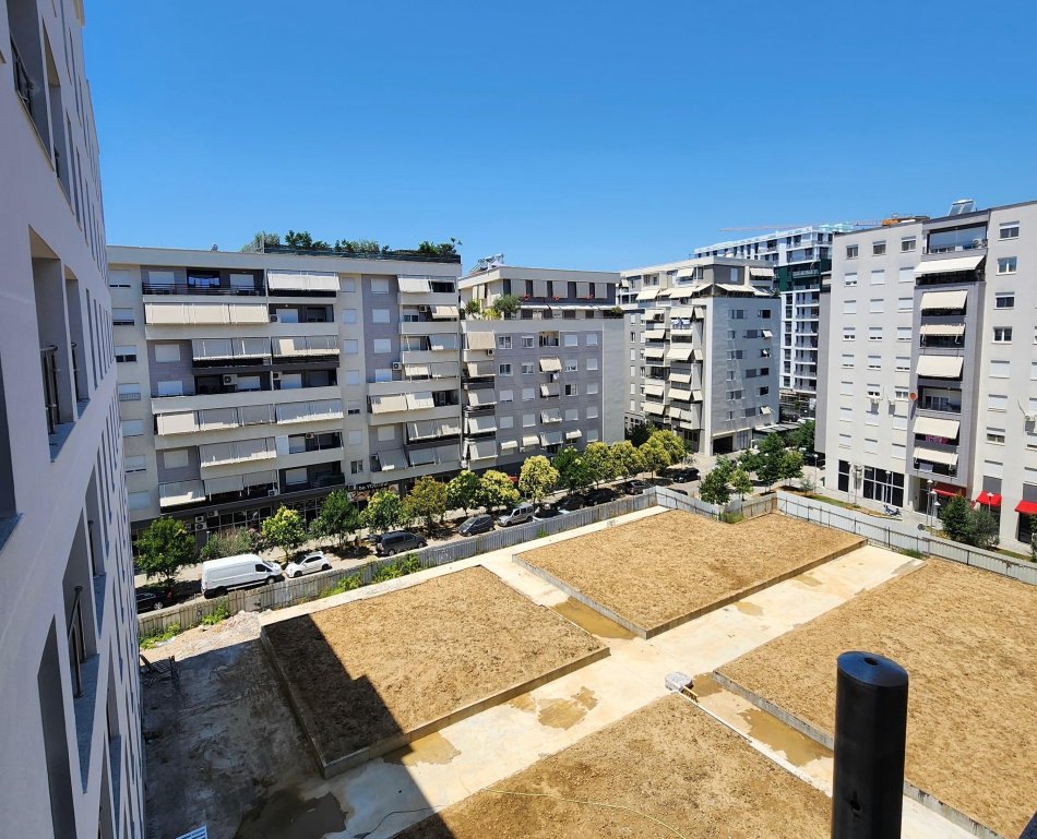 SHITET :✅️ ULTRA 🏘 Apartament 2+1+2wc & 2 Ballkone + Garderobë (📍Kompleksi Kika 3 ) 💫 - Komuna Parisit 120 m² Çmimi 328K. 🧭`