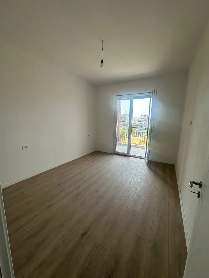 Shitet apartament 1+1 ne Kamez