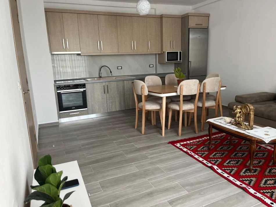 Tirane, jepet me qera apartament 3+1+Ballkon Kati 3, 112 m² 750 € (Rruga 5 Maji)
