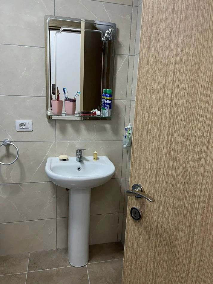 Tirane, jepet me qera apartament 3+1+Ballkon Kati 3, 112 m² 750 € (Rruga 5 Maji)