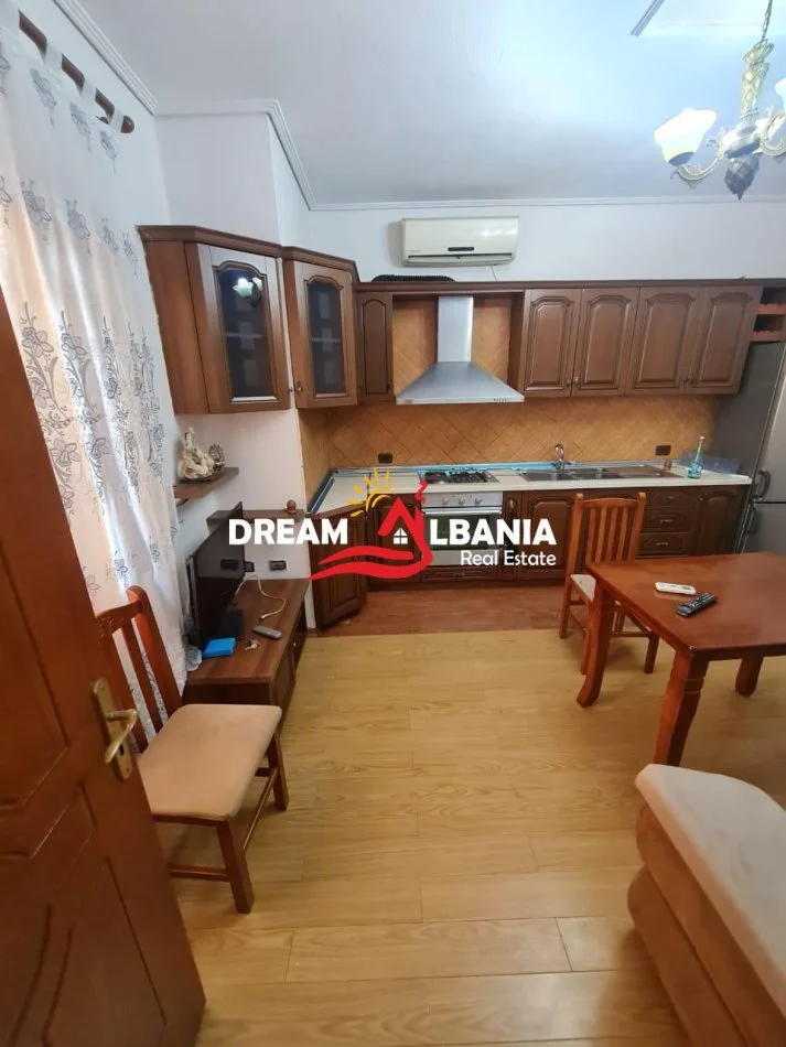 Tirane, jepet me qera apartament 1+1 Kati 2, 60 m² 450 € (ne rrugen e Dibres prane Fakultetit te Mjeksise)