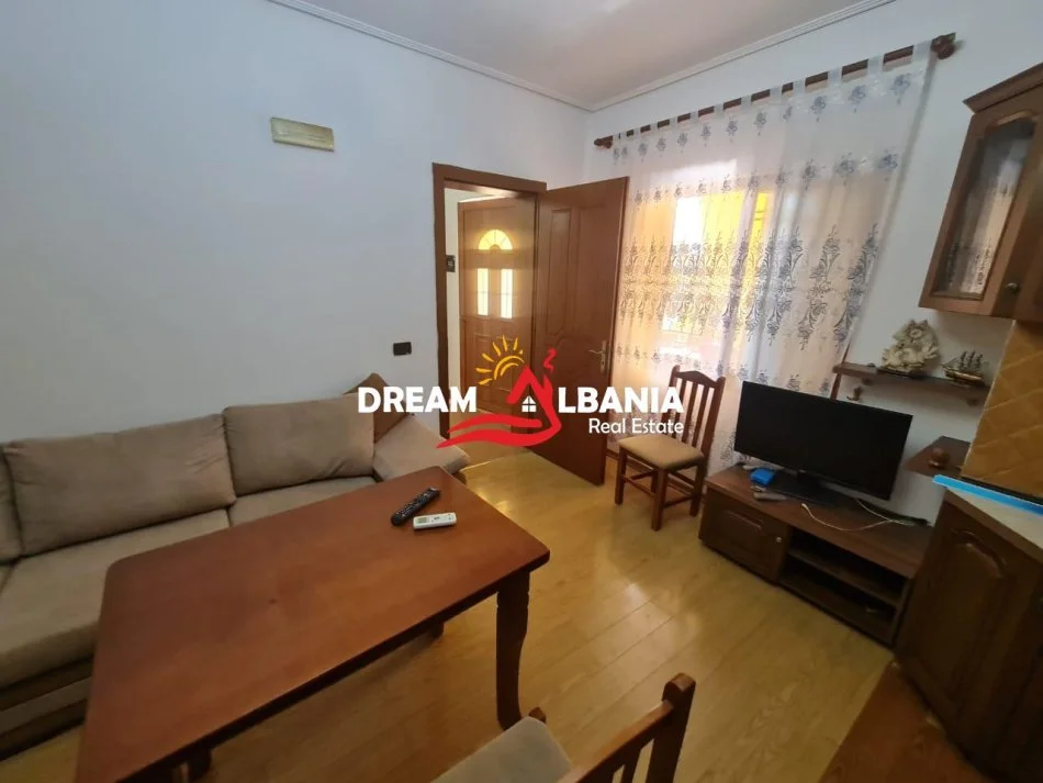 Tirane, jepet me qera apartament 1+1 Kati 2, 60 m² 450 € (ne rrugen e Dibres prane Fakultetit te Mjeksise)