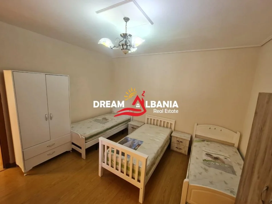Tirane, jepet me qera apartament 1+1 Kati 2, 60 m² 450 € (ne rrugen e Dibres prane Fakultetit te Mjeksise)