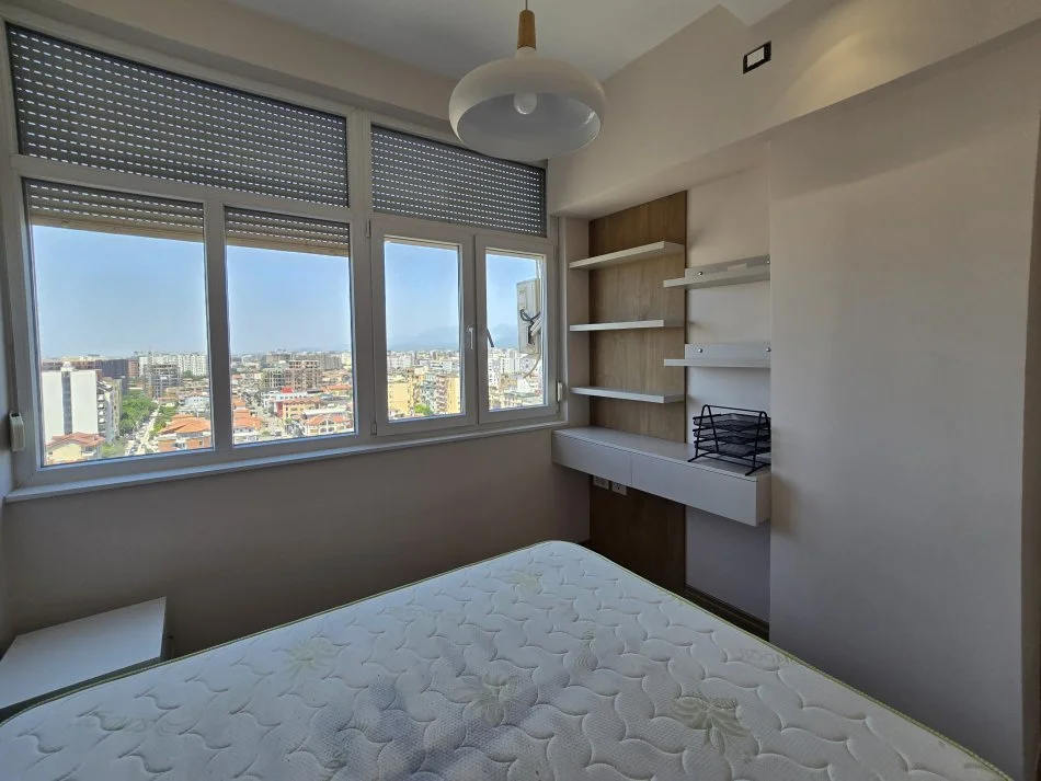 Tirane, jepet me qera apartament 2+1+Ballkon Kati 10, 92 m² 850 € (Perballe Delijorgjit)