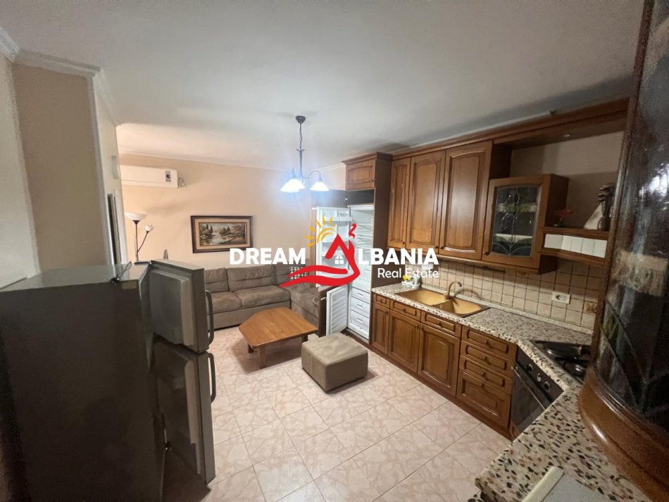 Tirane, jepet me qera apartament 2+1 , 101 m² 550 €