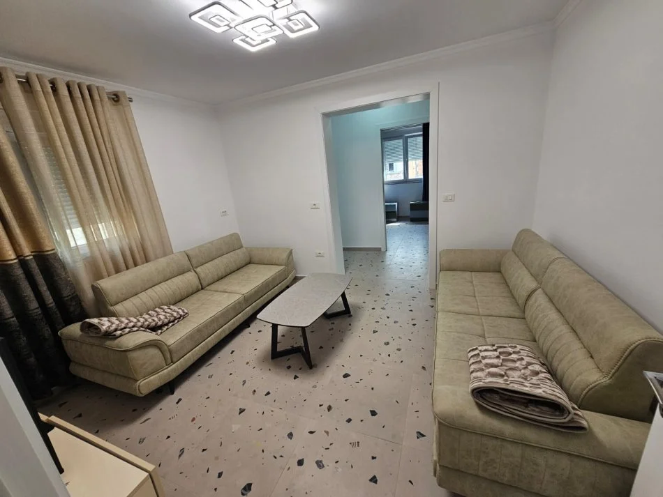 Durres, jepet me qera apartament 3+1+Aneks+Ballkon Kati 4, 120 m² 500 € 