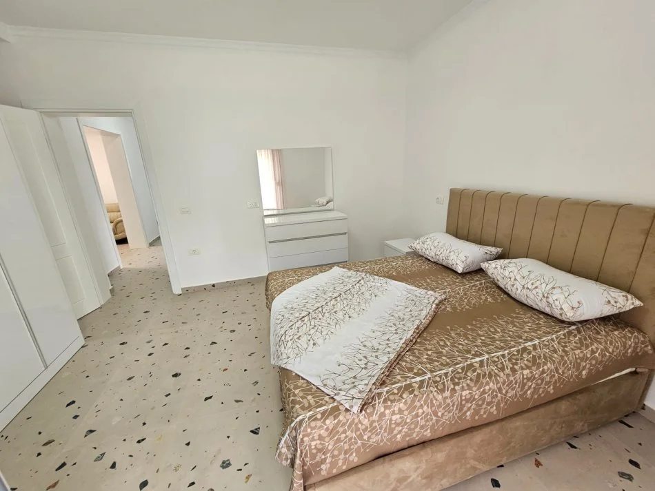 Durres, jepet me qera apartament 3+1+Aneks+Ballkon Kati 4, 120 m² 500 € 