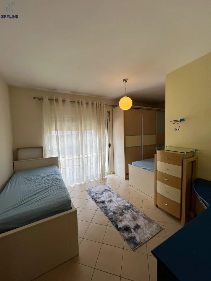 Tirane, jepet me qera apartament 2+1 Kati 7, 100 m² 450 € (Yzberisht)