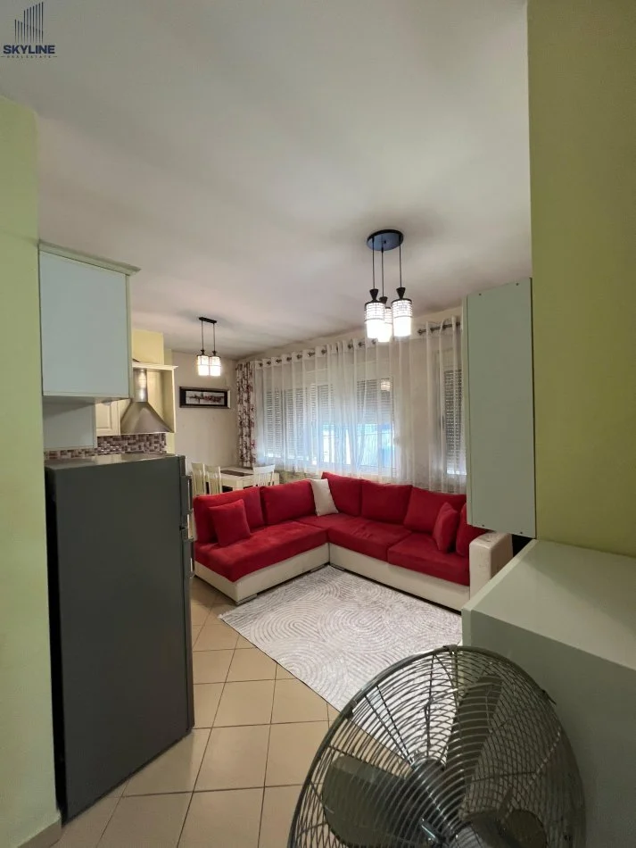 Tirane, jepet me qera apartament 2+1 Kati 7, 100 m² 450 € (Yzberisht)