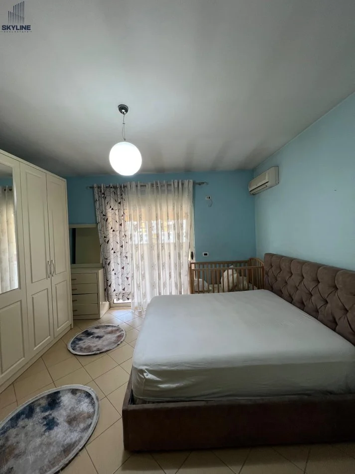 Tirane, jepet me qera apartament 2+1 Kati 7, 100 m² 450 € (Yzberisht)