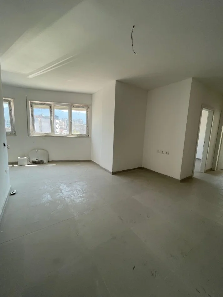 Tirane, jepet me qera apartament 2+1+Ballkon Kati 6, 82 m² 650 € (Qender)
