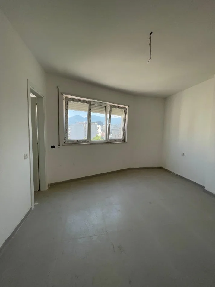 Tirane, jepet me qera apartament 2+1+Ballkon Kati 6, 82 m² 650 € (Qender)