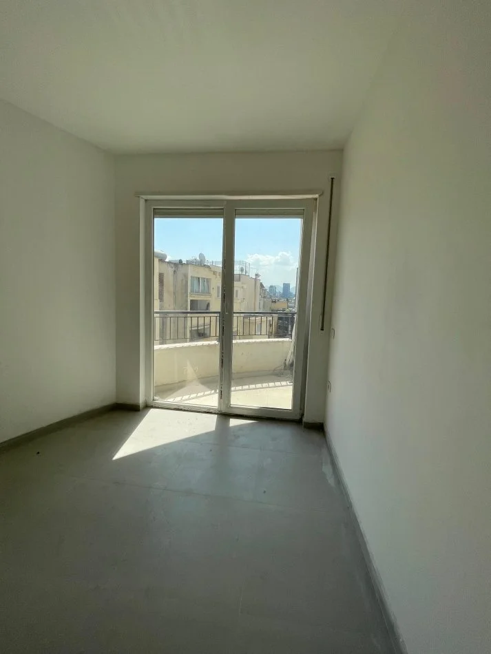 Tirane, jepet me qera apartament 2+1+Ballkon Kati 6, 82 m² 650 € (Qender)