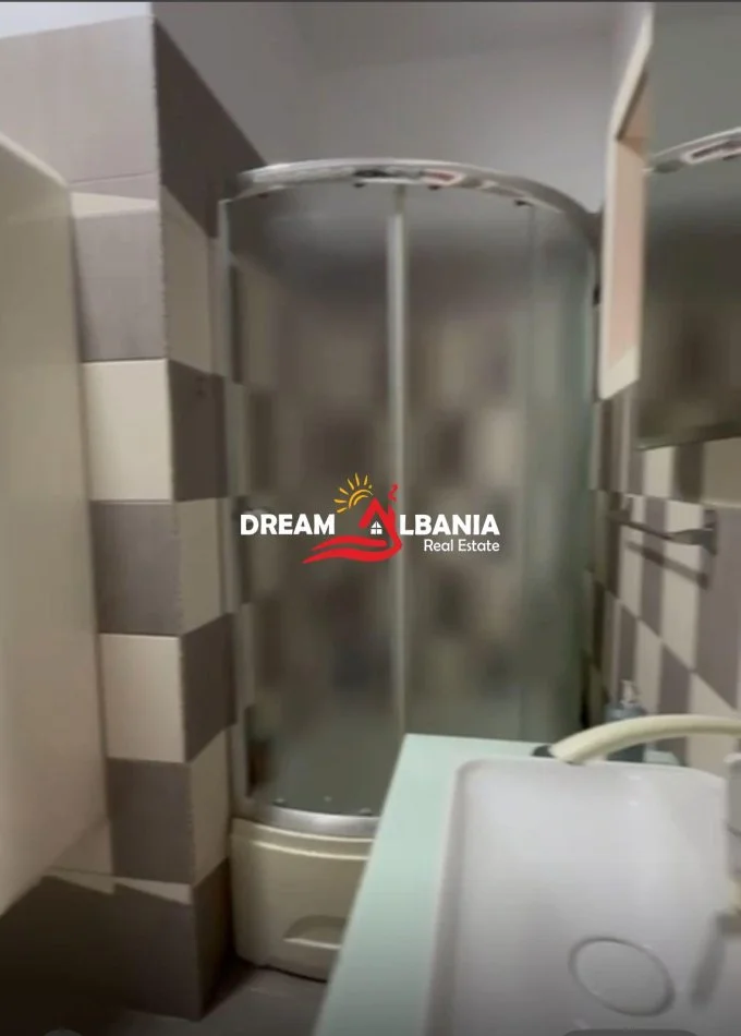 Tirane, jepet me qera apartament 3+1 Kati 3, 150 m² 750 € (te Fusha Aviacionit, prane Pallateve te Telebingos)