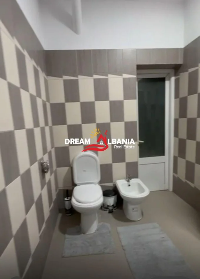 Tirane, jepet me qera apartament 3+1 Kati 3, 150 m² 750 € (te Fusha Aviacionit, prane Pallateve te Telebingos)