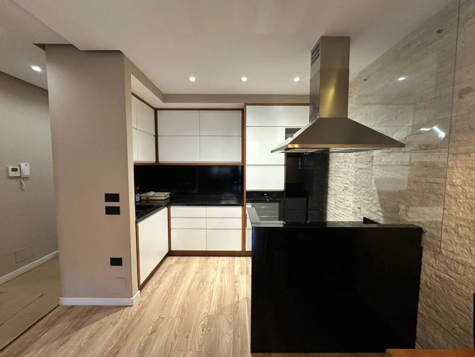 Tirane, jepet me qera 2+1 Kati 5 Me Post Parkimi, 114 m² 850 € (JORDAN MISJA)