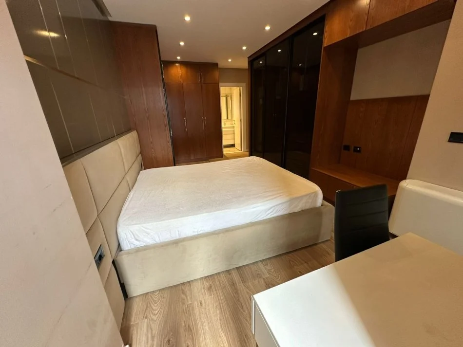 Tirane, jepet me qera 2+1 Kati 5 Me Post Parkimi, 114 m² 850 € (JORDAN MISJA)