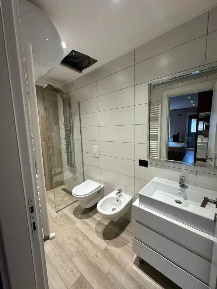 Tirane, jepet me qera 2+1 Kati 5 Me Post Parkimi, 114 m² 850 € (JORDAN MISJA)