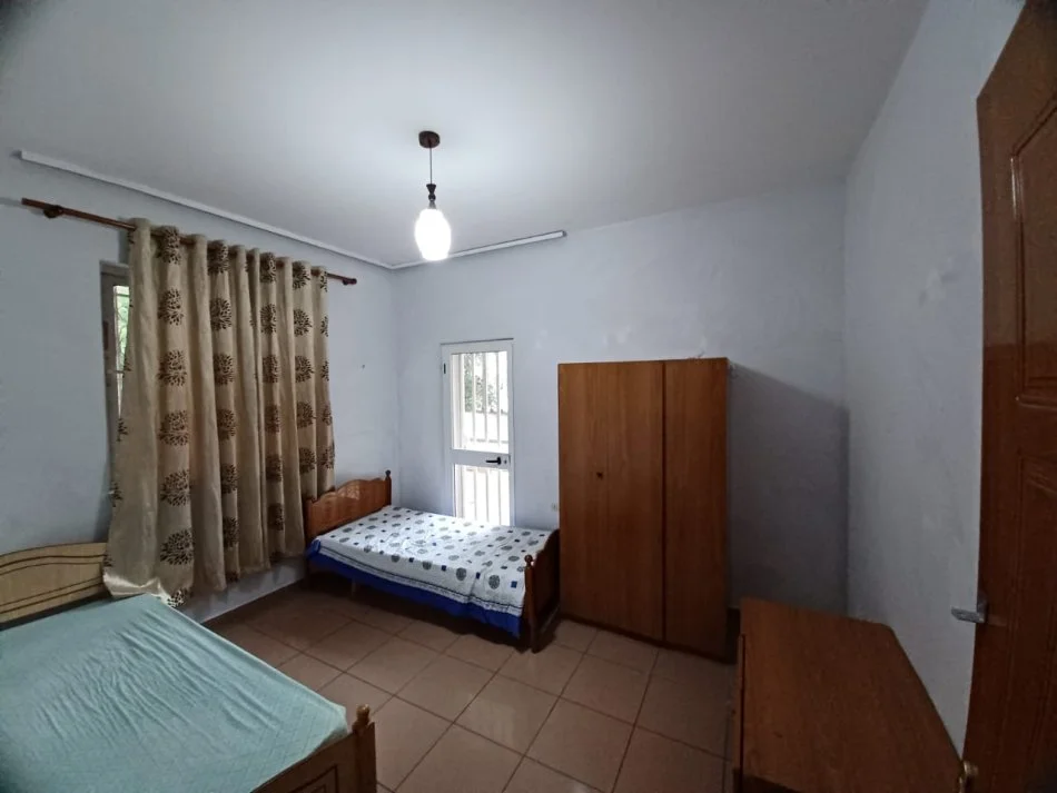 Tirane, jepet me qera apartament 3+1+Aneks Kati 1, 120 m² 350 € (Kinostudio)