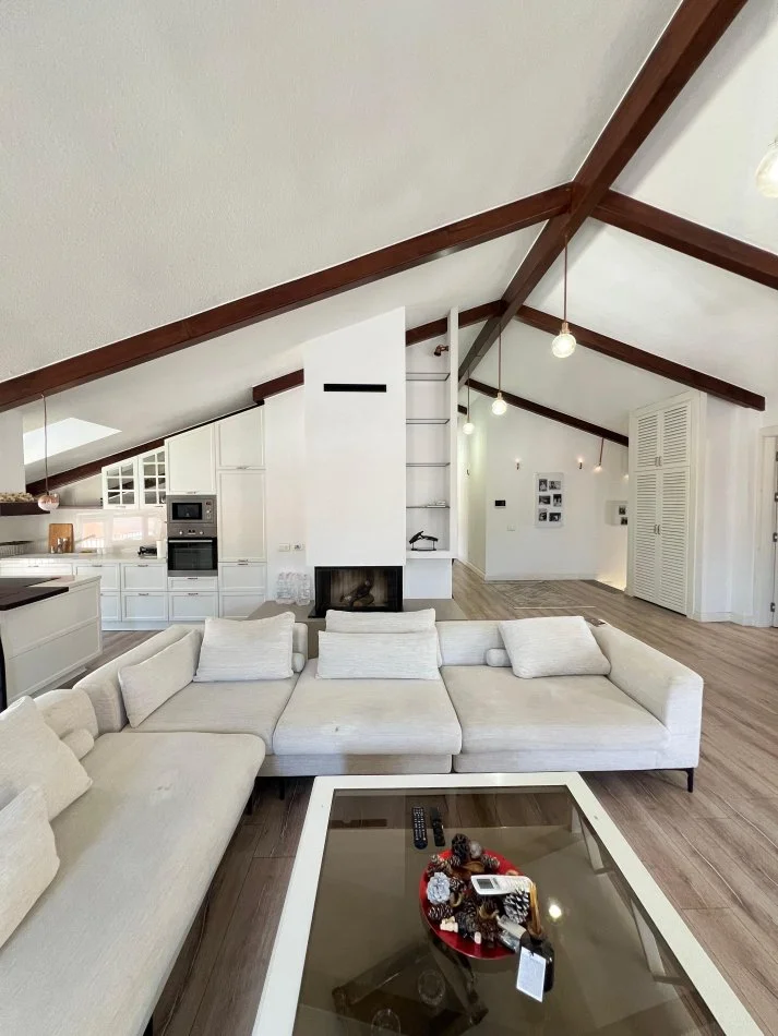 Tirane, jepet me qera apartament 3+1+Aneks+Ballkon Kati 2, 250 m² 2.200 € 