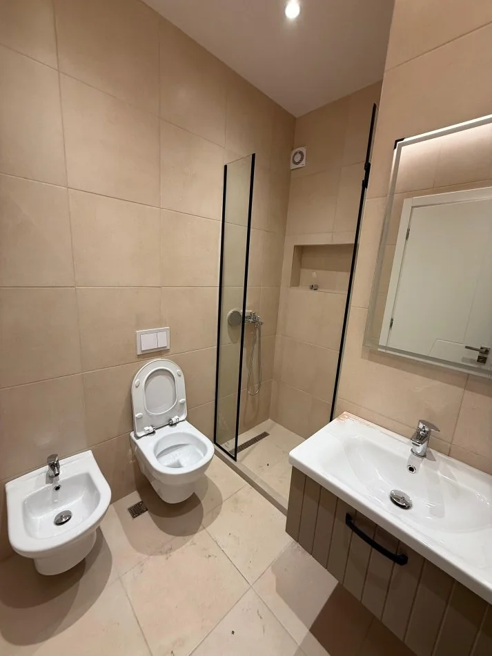 Tirane, jepet me qera apartament 1+1 Kati 5, 63 m² 600 € 