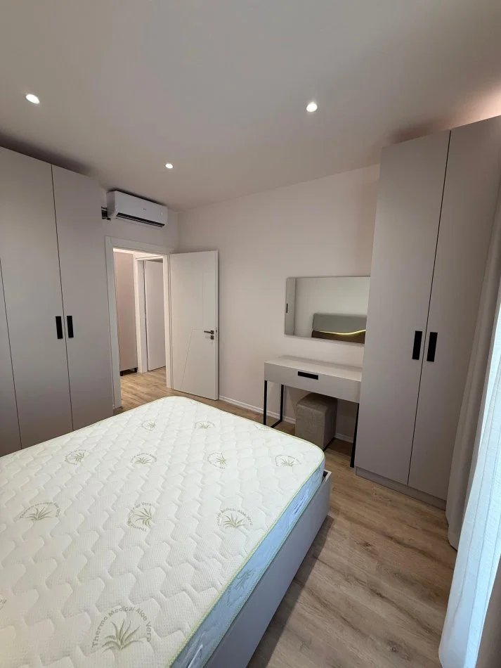 Tirane, jepet me qera apartament 1+1 Kati 5, 63 m² 600 € 