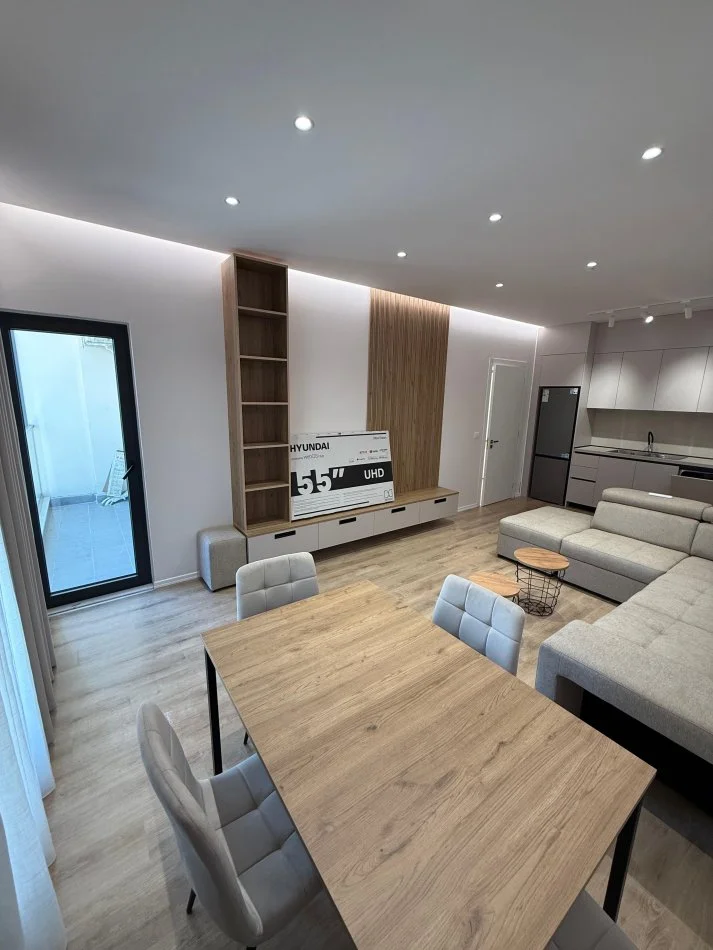 Tirane, jepet me qera apartament 1+1 Kati 5, 63 m² 600 € 