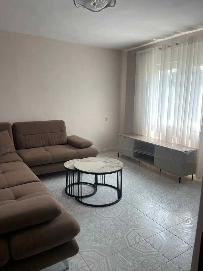 Durres, jepet me qera apartament 1+1+Ballkon Kati 5, 66 m² 450 € 