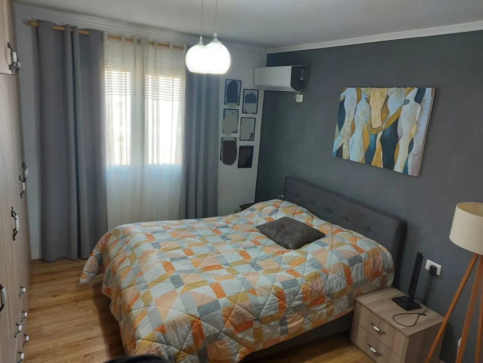 Tirane, jap me qera apartament 2+1+Ballkon Kati 5, 70 m² 510 € (kadri roshi)