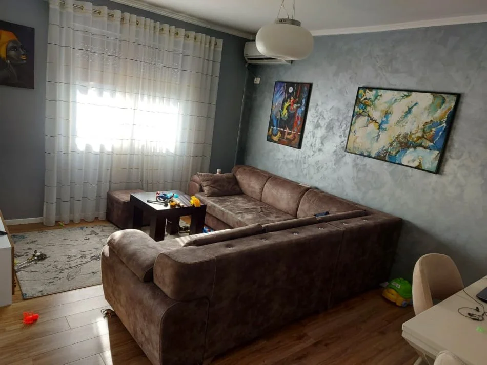 Tirane, jap me qera apartament 2+1+Ballkon Kati 5, 70 m² 510 € (kadri roshi)