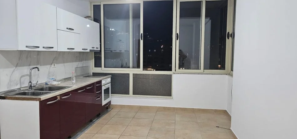 Tirane, jap me qera apartament 2+1+Ballkon Kati 7, 70 m² 310 € (Besim Alla)
