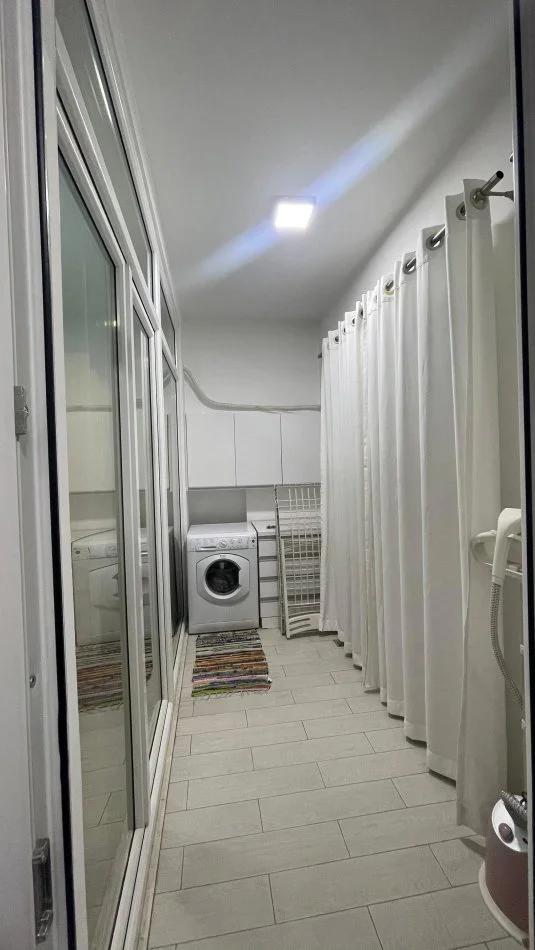 Tirane, jepet me qera apartament 1+1+Ballkon Kati 3, 60 m² 650 € (Komuna e Parisit)