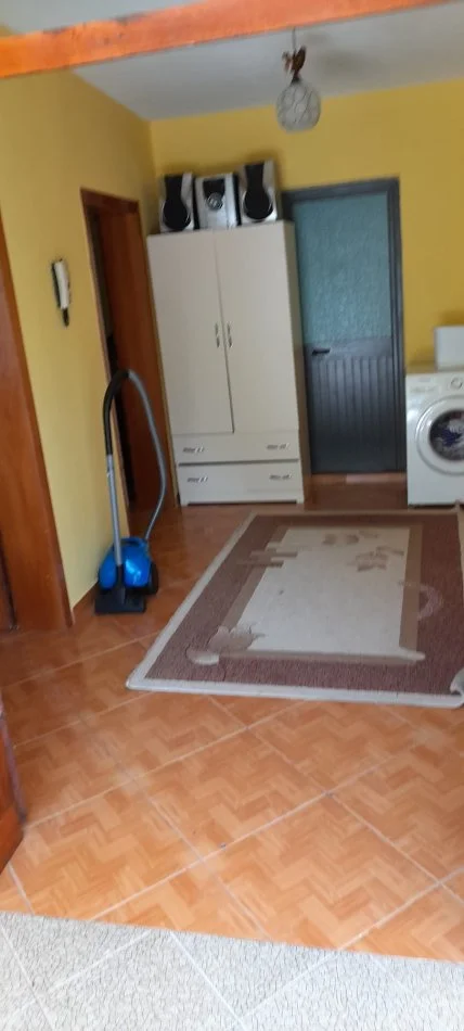 Tirane, jepet me qera apartament 2+1+Ballkon Kati 1, 100 m² 400 € (LLAZAR SHAPATANI)