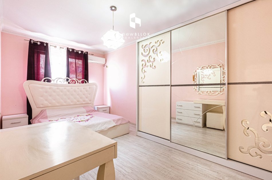 Tirane, shitet apartament 2+1+Ballkon Kati 7, 163 m² 198.000 € (astir pran bar artist)