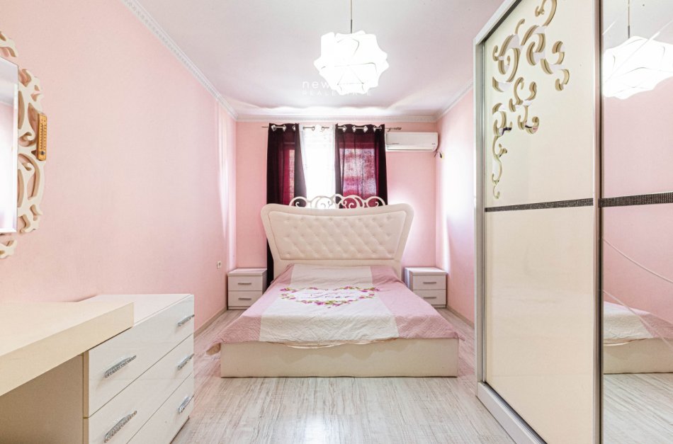 Tirane, shitet apartament 2+1+Ballkon Kati 7, 163 m² 198.000 € (astir pran bar artist)