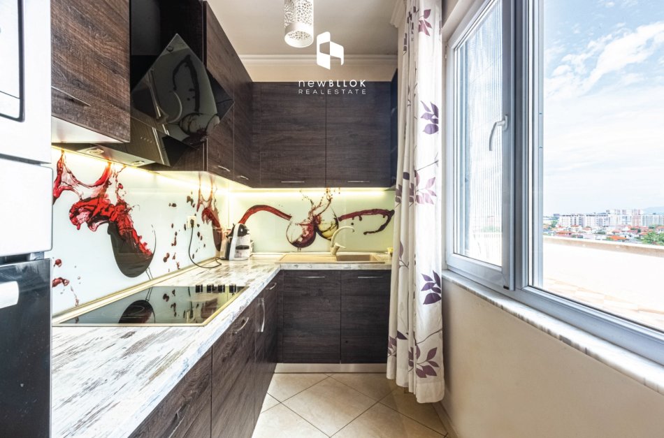 Tirane, shitet apartament 2+1+Ballkon Kati 7, 163 m² 198.000 € (astir pran bar artist)