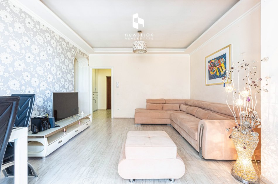 Tirane, shitet apartament 2+1+Ballkon Kati 7, 163 m² 198.000 € (astir pran bar artist)