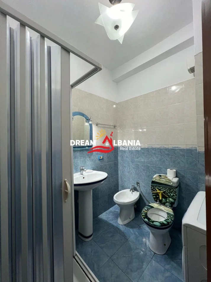 Tirane, jepet me qera apartament 3+1 Kati 2, 105 m² 750 € (ne zonen e Komunes se Parisit, prane Kika 1)