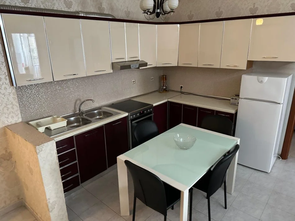 Tirane, jepet me qera apartament 2+1+Ballkon Kati 3, 92 m² 600 € (Don bosko)