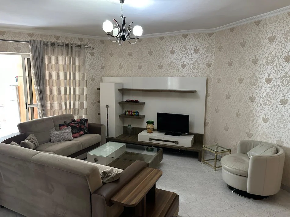 Tirane, jepet me qera apartament 2+1+Ballkon Kati 3, 92 m² 600 € (Don bosko)